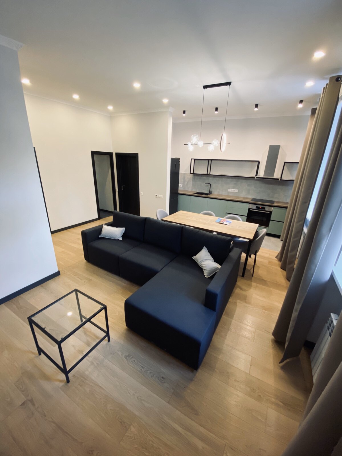 spacious livingroom