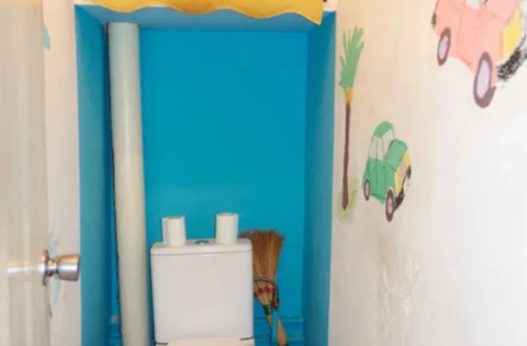 Bathroom in pre-revolutionary apartment | Tarasivska 16, Kyiv