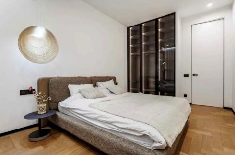 Cozy furnished bedroom with contemporary interior in apartment for sale in Kyiv, Bulvarno-Kudriavska Street 17A, Shevchenkivskyi District, new modern building