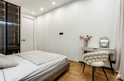 Cozy furnished bedroom with contemporary interior in apartment for sale in Kyiv, Bulvarno-Kudriavska Street 17A, Shevchenkivskyi District, new modern building