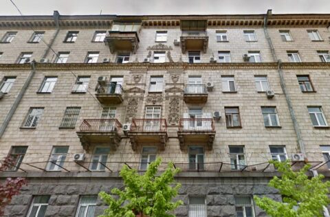 Stalinka brick building facade on Chykalenka Street in Zoloti Vorota district apartment for sale in Kyiv