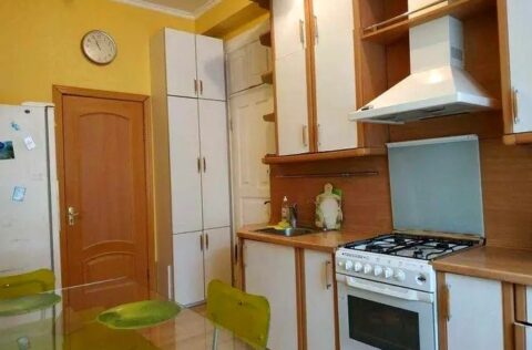 Kitchen in apartment for sale in Kyiv on Malopidvalna St 4 with separate kitchen layout