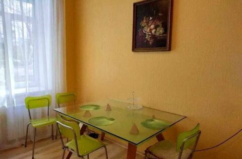 Kitchen in apartment for sale in Kyiv on Malopidvalna St 4 with separate kitchen layout