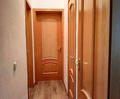 Corridor in apartment for sale in Kyiv on Malopidvalna St 4 in the historic city centre