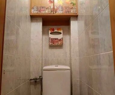 Bathroom with separate WC in apartment for sale in Kyiv on Malopidvalna St 4