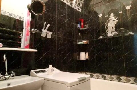 Bathroom with separate WC in apartment for sale in Kyiv on Malopidvalna St 4