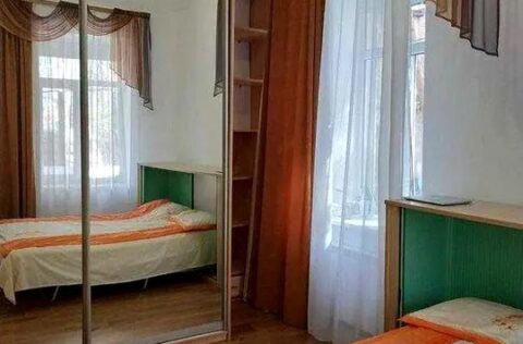 Bedroom in apartment for sale in Kyiv on Malopidvalna St 4 near Maidan Nezalezhnosti