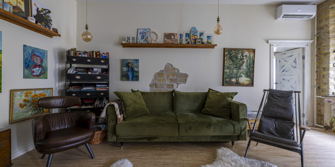 living room apartment for sale in Kyiv Ivana Franka 16/2 Zoloti Vorota district open plan modern interior
