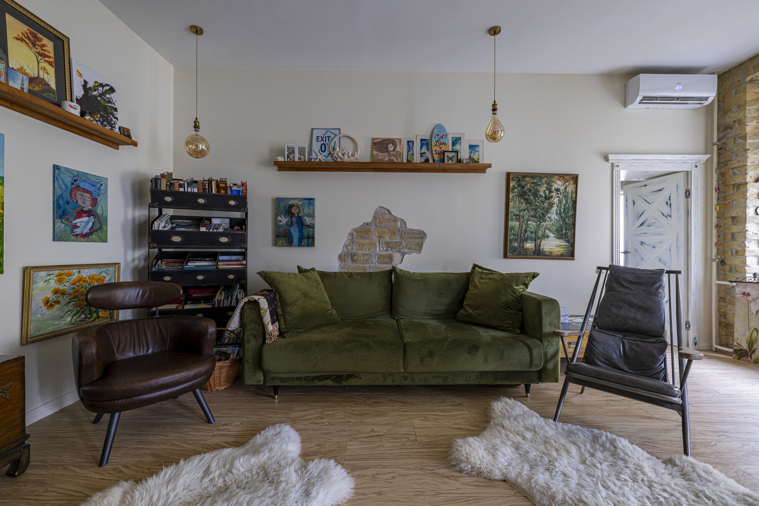 living room apartment for sale in Kyiv Ivana Franka 16/2 Zoloti Vorota district open plan modern interior