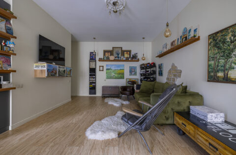 living room apartment for sale in Kyiv Ivana Franka 16/2 Zoloti Vorota district open plan modern interior