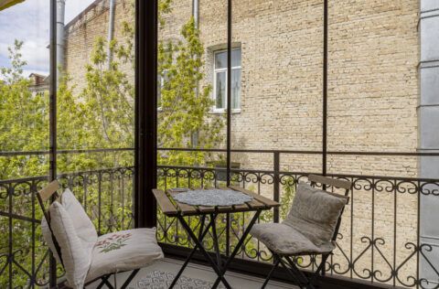 balcony apartment for sale Kyiv Ivana Franka 16/2 top floor view historic centre Kyiv