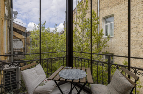 balcony apartment for sale Kyiv Ivana Franka 16/2 top floor view historic centre Kyiv