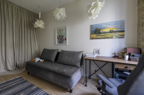 bedroom apartment for sale in Kyiv Ivana Franka 16/2 quiet top floor historic building