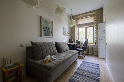 bedroom apartment for sale in Kyiv Ivana Franka 16/2 quiet top floor historic building