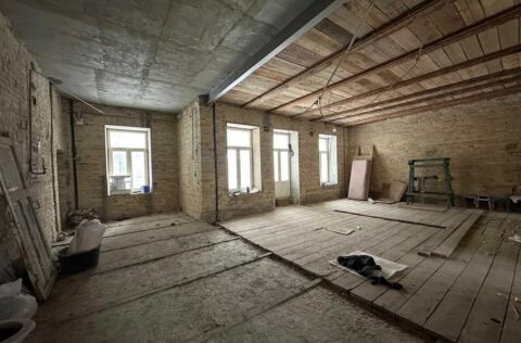 Apartment for sale in Kyiv requiring renovation, Yaroslaviv Val St 21-Ye, Shevchenkivskyi district historical building