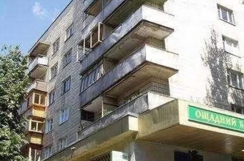 Brick building facade apartment for sale in Kyiv Chekhovskyi Lane 2 Shevchenkivskyi district exterior view