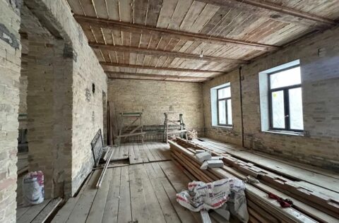 Apartment for sale in Kyiv requiring renovation, Yaroslaviv Val St 21-Ye, Shevchenkivskyi district historical building