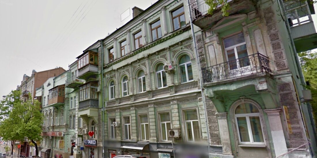 Facade of historical building with apartment for sale in Kyiv at 21-A Mykhailivska Street, Shevchenko district