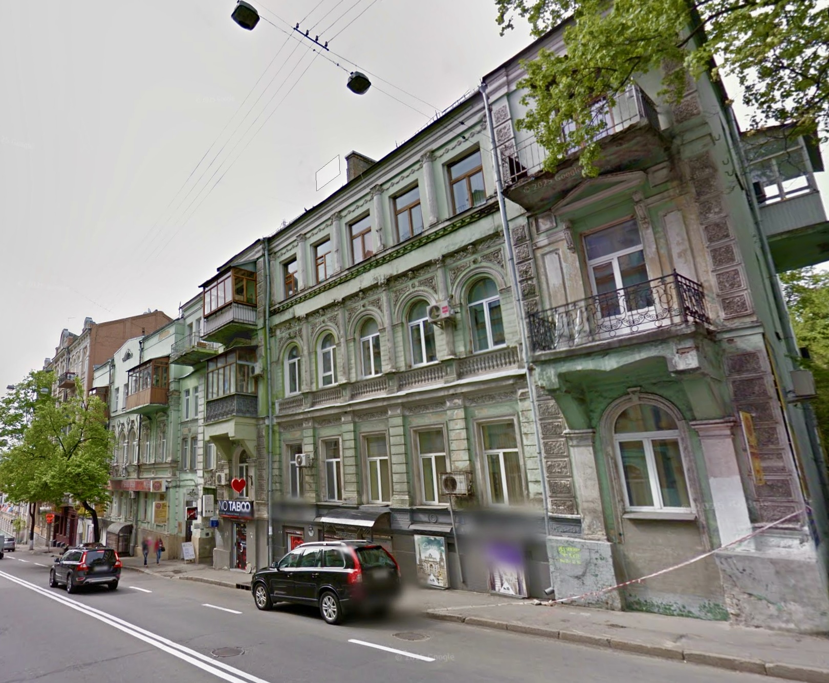 Facade of historical building with apartment for sale in Kyiv at 21-A Mykhailivska Street, Shevchenko district