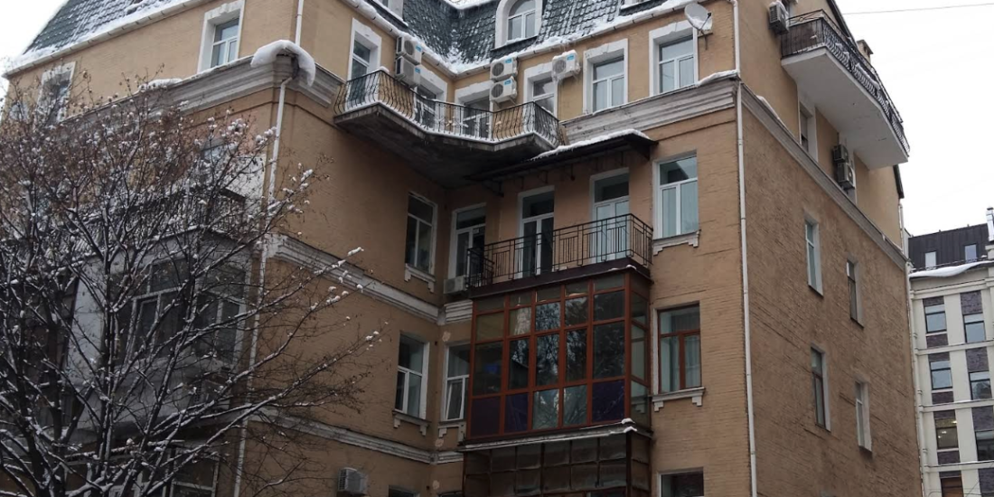 Facade of historical building with apartment for sale in Kyiv, Yaroslaviv Val St, 21-G, Shevchenkivskyi district