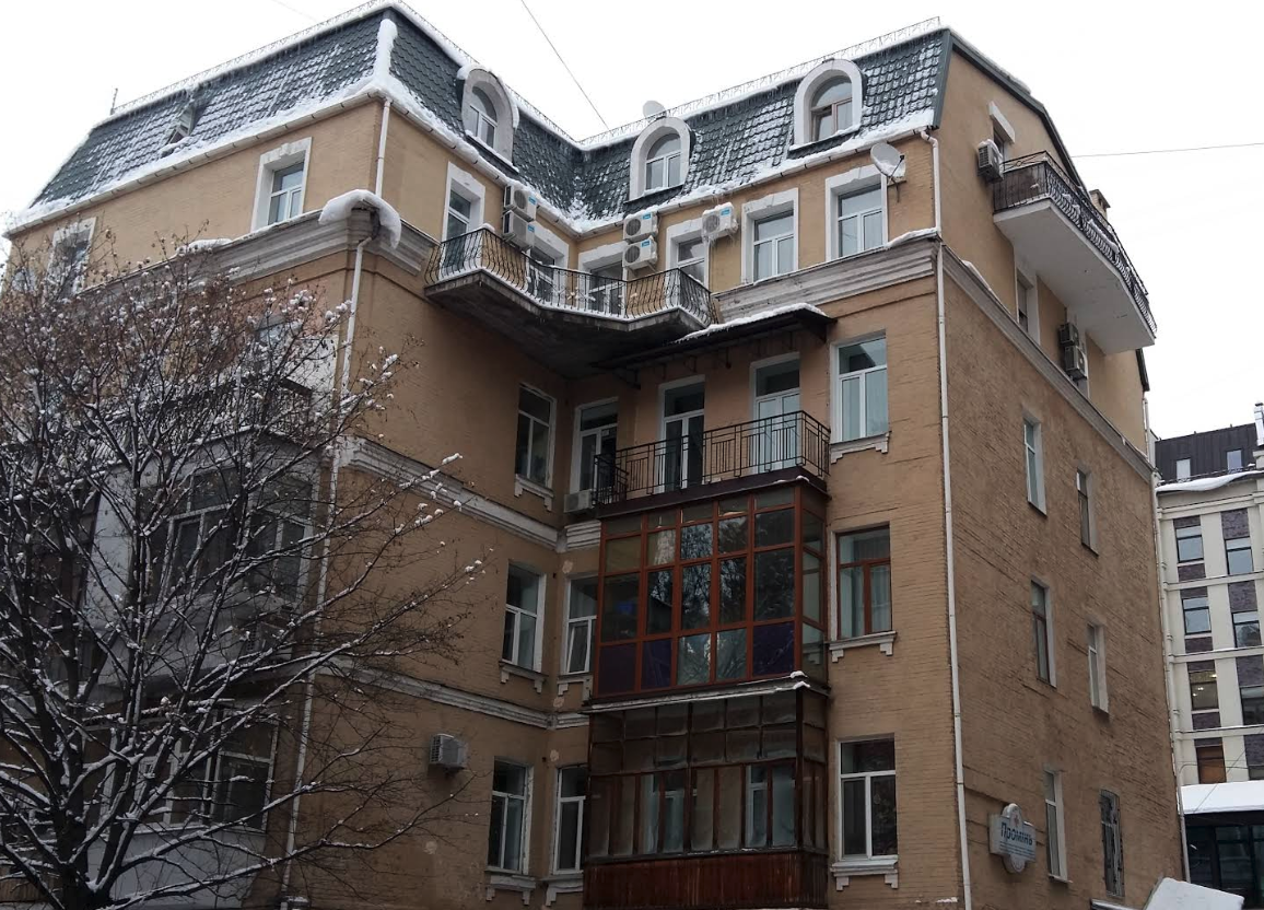 Facade of historical building with apartment for sale in Kyiv, Yaroslaviv Val St, 21-G, Shevchenkivskyi district