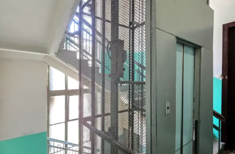 Renovated entrance hall in building on Yaroslaviv Val 19, Kyiv, secure access stalinka property