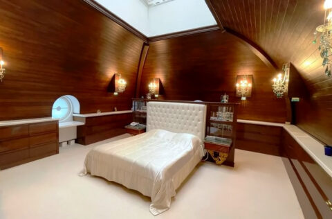 spacious master bedroom in duplex apartment for sale in Kyiv, Volodymyrska St 20/1-A Shevchenkivskyi district, luxury Kyiv real estate;