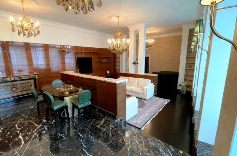 elegant dining area in duplex apartment for sale in Kyiv, Volodymyrska St 20/1-A Shevchenkivskyi district, premium Kyiv real estate in historical building;