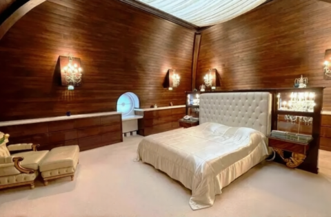 spacious master bedroom in duplex apartment for sale in Kyiv, Volodymyrska St 20/1-A Shevchenkivskyi district, luxury Kyiv real estate;