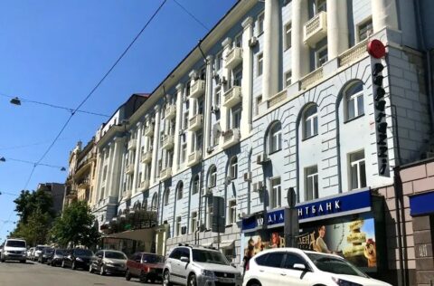 Pre-revolutionary building facade on Yevhena Chykalenka St 20, Shevchenkivskyi district, Kyiv apartment for sale