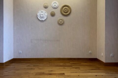 Bright bedroom in renovated apartment on Yevhena Chykalenka 20 Kyiv city centre for sale