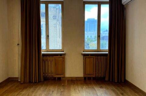 Bright bedroom in renovated apartment on Yevhena Chykalenka 20 Kyiv city centre for sale