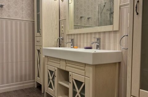 Modern bathroom with shower in renovated apartment Yevhena Chykalenka 20 Kyiv for sale