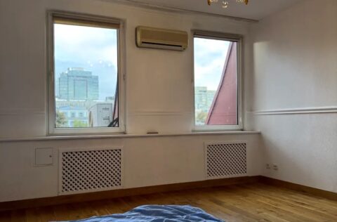 Bright bedroom in renovated apartment on Yevhena Chykalenka 20 Kyiv city centre for sale