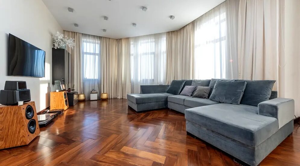 Elegant living room apartment for sale in Kyiv, Shevchenkivskyi district, Ivana Franka St 4-B with panoramic city views;