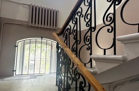 Staircase in historic pre-revolutionary building apartment for sale in Kyiv Pyrohova St 5