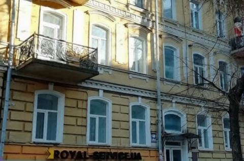 Historic pre-revolutionary brick building facade apartment for sale in Kyiv, Pyrohova St 5, Shevchenkivskyi district