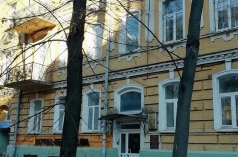 Historic pre-revolutionary brick building facade apartment for sale in Kyiv, Pyrohova St 5, Shevchenkivskyi district
