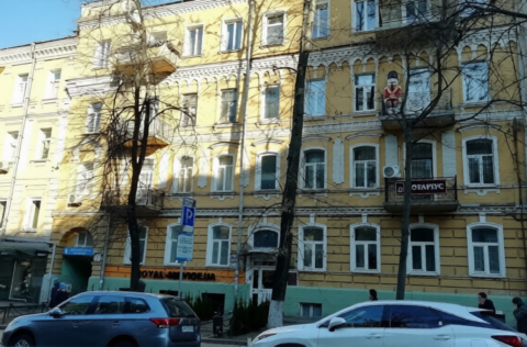 Historic pre-revolutionary brick building facade apartment for sale in Kyiv, Pyrohova St 5, Shevchenkivskyi district