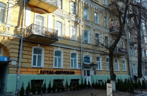Historic pre-revolutionary brick building facade apartment for sale in Kyiv, Pyrohova St 5, Shevchenkivskyi district