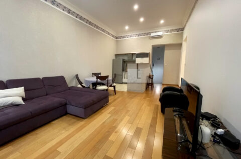 Elegant living room in apartment for sale in Kyiv, Pecherskyi district, Arkhitektora Horodetskoho St., 9 with historical interiors