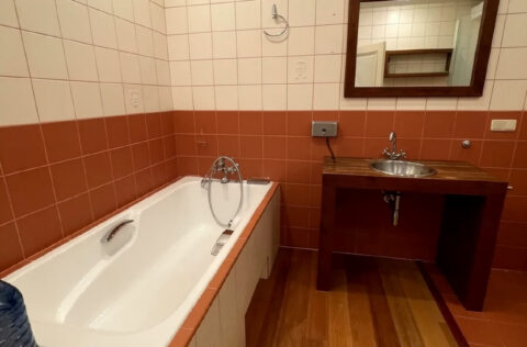 Modern bathroom in apartment for sale Kyiv, Pecherskyi district, Arkhitektora Horodetskoho St., 9 with premium finishes