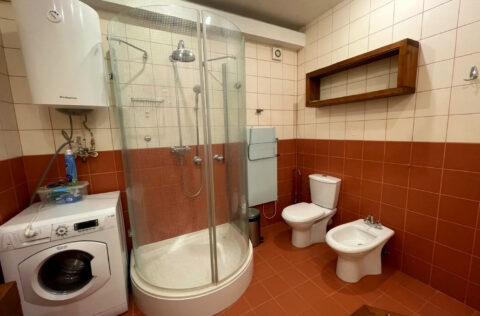 Modern bathroom in apartment for sale Kyiv, Pecherskyi district, Arkhitektora Horodetskoho St., 9 with premium finishes