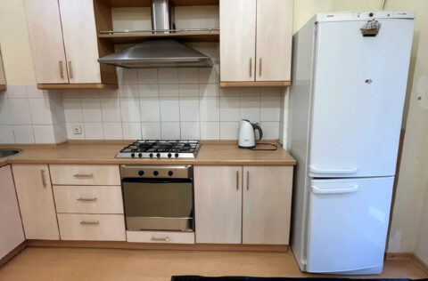 Modern kitchen in apartment for sale in Kyiv, Shevchenkivskyi district, Yevhena Chykalenka Street 12, historic center pre-revolutionary building