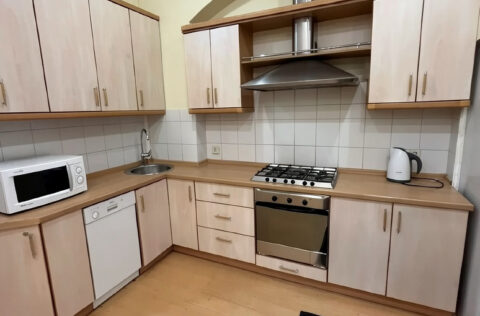 Modern kitchen in apartment for sale in Kyiv, Shevchenkivskyi district, Yevhena Chykalenka Street 12, historic center pre-revolutionary building