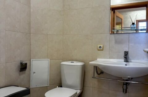 Bathroom interior in apartment for sale in Kyiv, Volodymyrska St 45, Shevchenkivskyi District