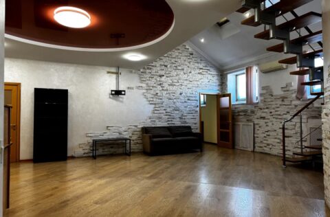 Bright main living room in apartment for sale in Kyiv, Volodymyrska St 45, Shevchenkivskyi District