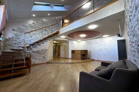 Bright main living room in apartment for sale in Kyiv, Volodymyrska St 45, Shevchenkivskyi District