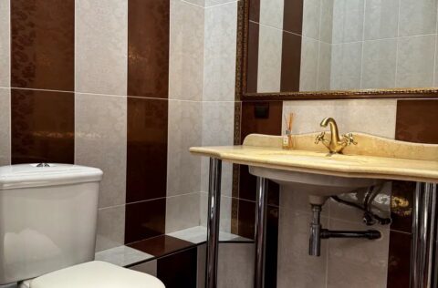 Bathroom interior in apartment for sale in Kyiv, Volodymyrska St 45, Shevchenkivskyi District