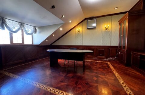 Spacious living room in apartment for sale in Kyiv, Volodymyrska St 45, Shevchenkivskyi District